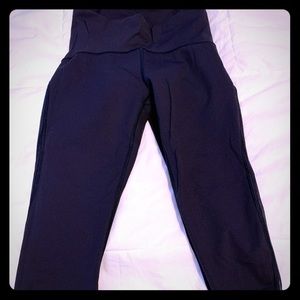 Lululemon navy cropped legging